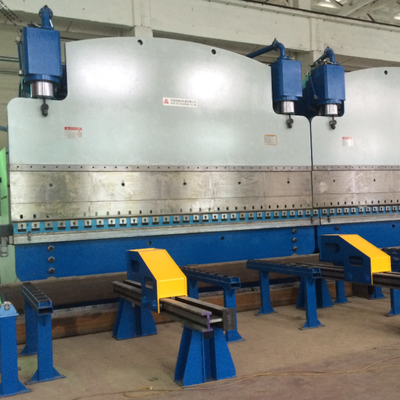 دستگاه پرس هیدرولیک CNC تاندم با نیروی کاری 2X1200 تن و طول میز 2X6250 میلی متر برای عمر طولانی