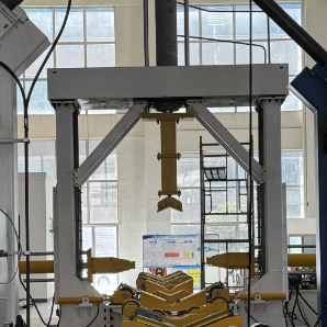 دستگاه صاف کردن تک قطبی هیدرولیک 1200KN برای اصلاح شکل دادن به اتصال قطب صاف 5G