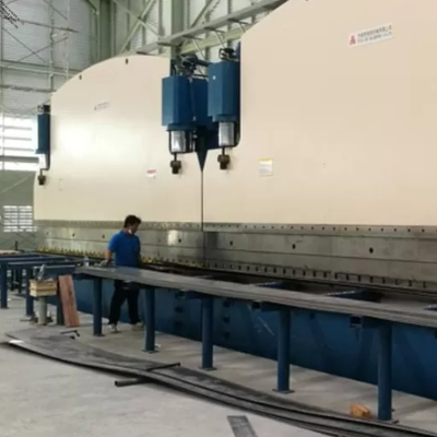 ترمز فشاری پشت سر هم CNC 2×650 تنی 7M برای تولید تیرک نورانی مخروطی بلند و هشت ضلعی