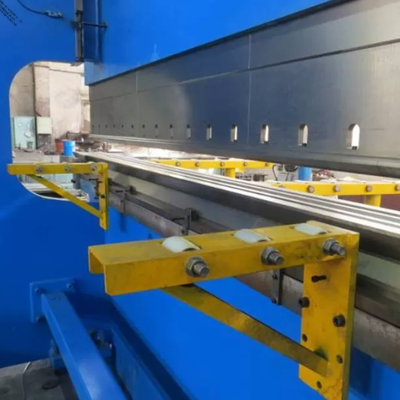 دستگاه خم کن دو اتصالی CNC برای تیر چراغ خیابانی هشت ضلعی مخروطی 14 متری