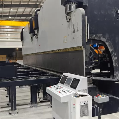 ترمز فشاری پشت سر هم CNC 2×650 تنی 7M برای تولید تیرک نورانی مخروطی بلند و هشت ضلعی