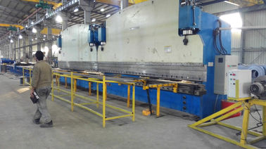 دستگاه خم کردن صفحه هیدرولیک CNC با اتصال دوگانه برای خط تولید قطب نور
