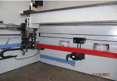 ماشین آلات تراش 63 تن اتوماتیک اتوماتیک CNC ورق هیدرولیک